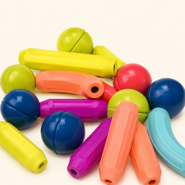 A003_6 Close-up of the coloured magnetic rods and balls