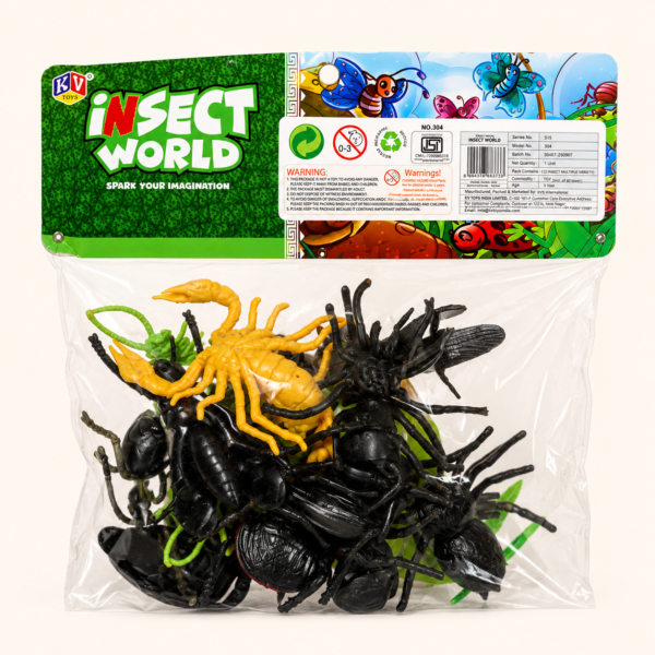A025 Insect World 12-piece insect figure set in its retail pack