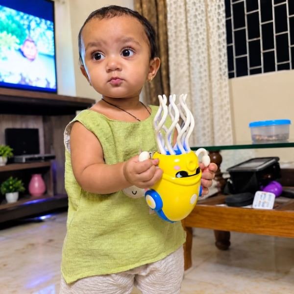 Sidra playing with the Tukoy dancing squid toy